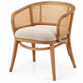 Chaise beige à dossier arrondi ajouré et assise rembourrée claire